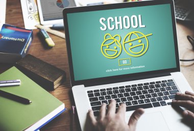 okul kavramı ile dizüstü bilgisayar