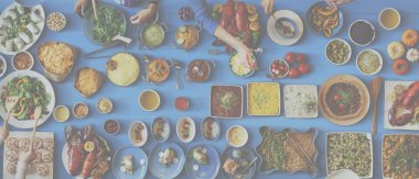 arkadaşlar büyük tablo için yemek