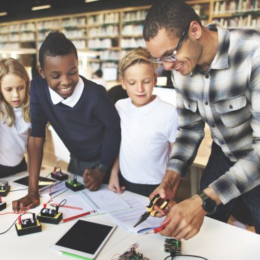 öğretmen ders öğrenciler ile sahip