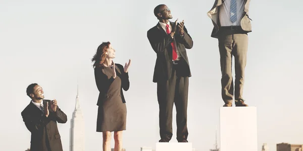 Business people standing on growth chart — Stockfoto