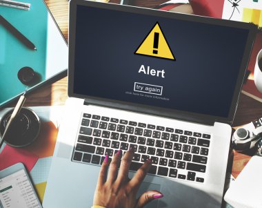 laptop monitör uyarı ile 