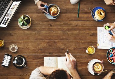 ahşap masa üzerinde Üstten Görünüm