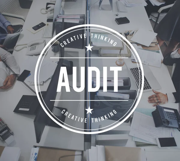 Temps travaille avec Audit — Photo