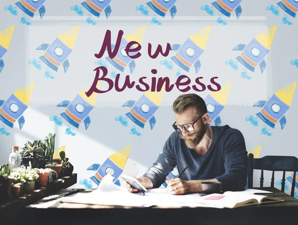 Zakenman werken en nieuwe business — Stockfoto