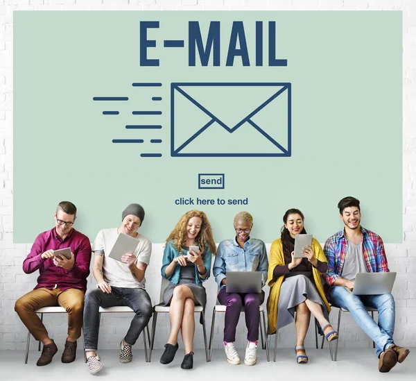 Diversiteit mensen en mail — Stockfoto