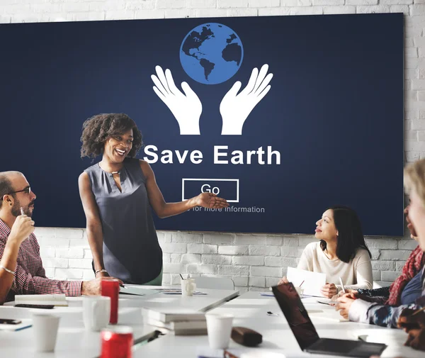 Reunião de negócios com Save Earth — Fotografia de Stock