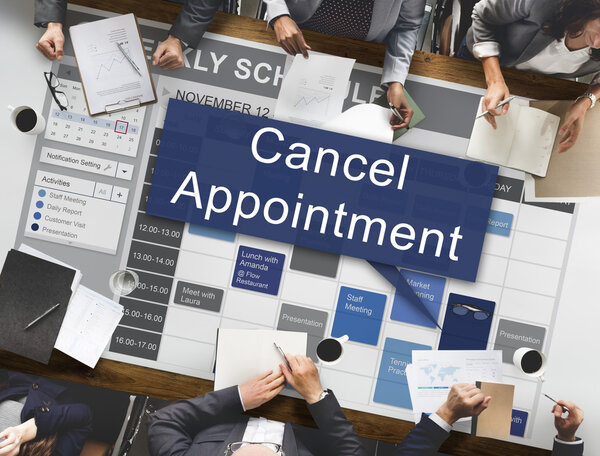 группа бизнесменов за работой
