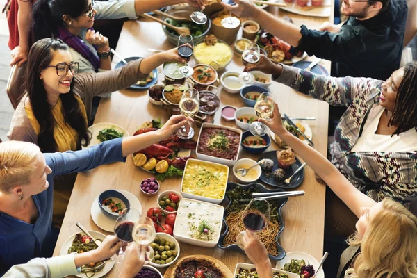 People cheers with glasses — Stock Photo, Image