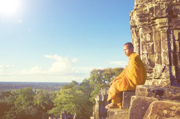 Contemplating Monk in Cambodia — Stock Photo, Image