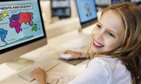 Cute girl using computer — Stock Photo, Image