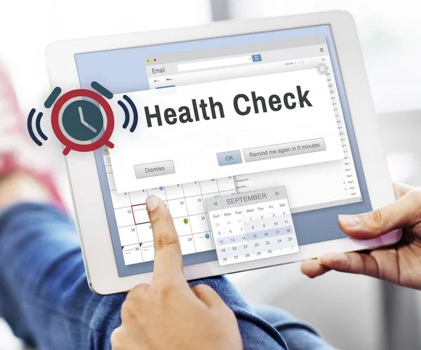 Цифровий планшет з перевіркою здоров'я — стокове фото