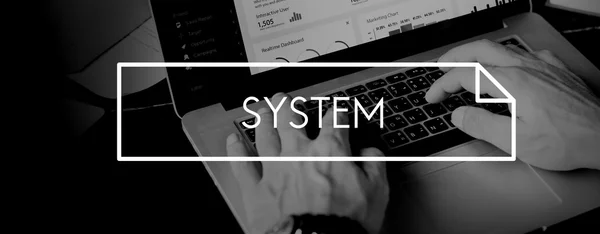Laptop mit Systemkonzept — Stockfoto