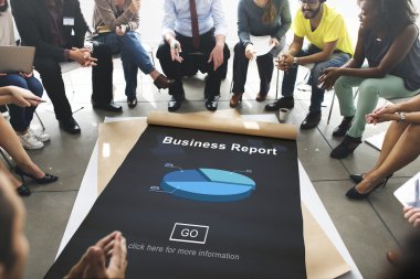 insanlar üzerinde poster ile iş raporu