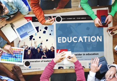 İş toplantısındaki insanlar