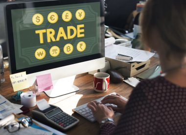 ofiste çalışan iş kadın