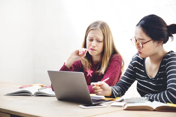 Two Women Studying Concept — Stock Photo, Image