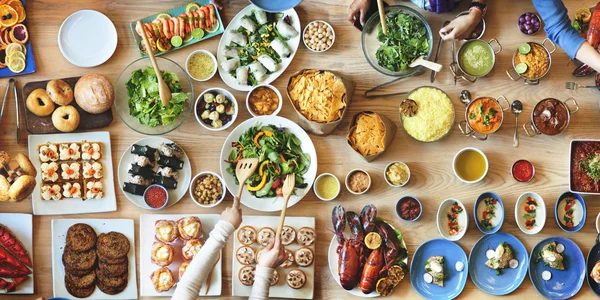 Pessoas que gostam de comida — Fotografia de Stock