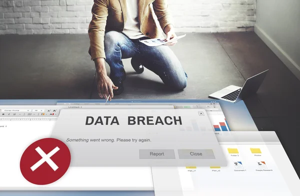 Imprenditore che lavora con Data Breach — Foto Stock