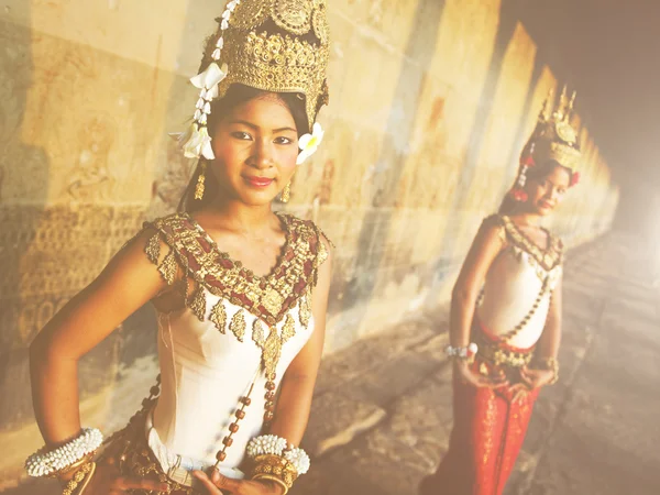 Bailarines tradicionales de Aspara — Foto de Stock