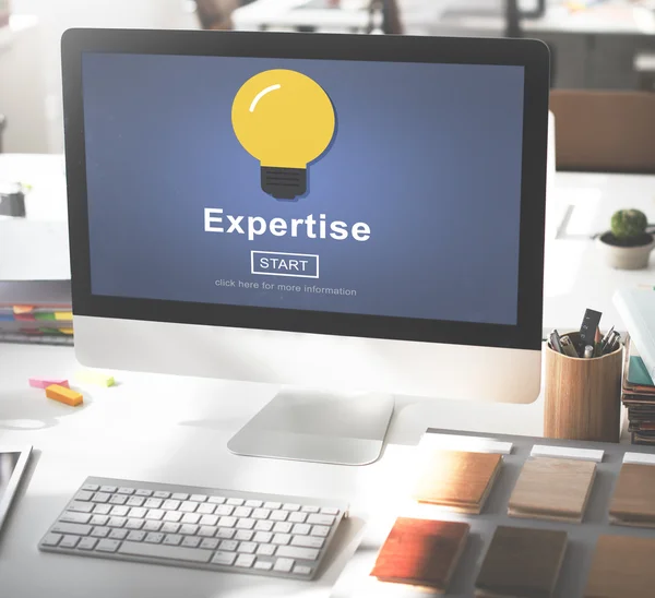 Monitor with expertise Concept — Stock Photo, Image