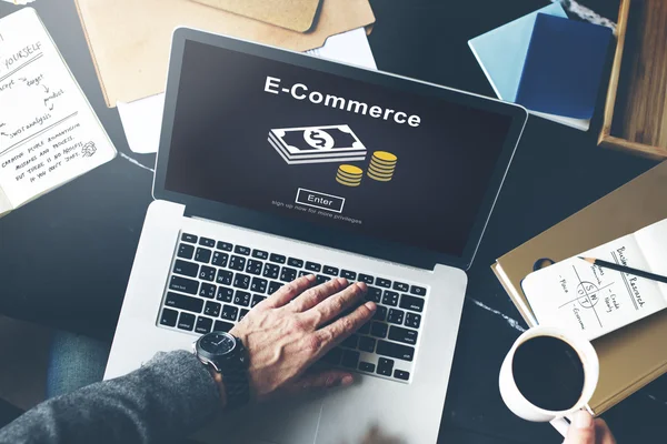 Laptop com conceito de e-commerce — Fotografia de Stock