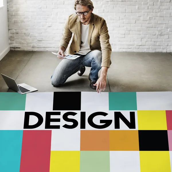 Zakenman werken met design — Stockfoto