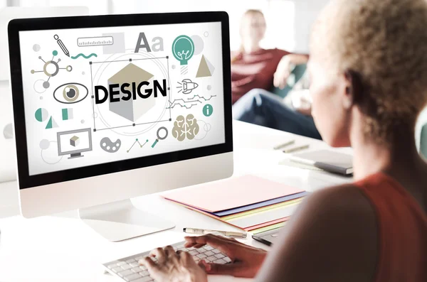 Zakenvrouw werken op de computer met design — Stockfoto