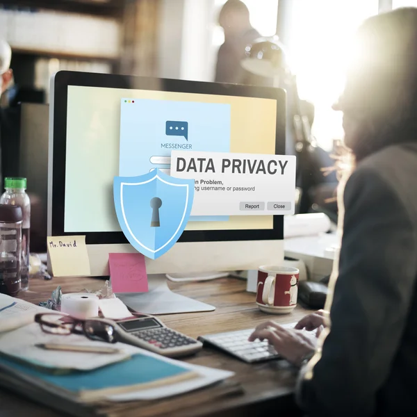 Bizneswoman i pojęcie prywatności danych — Zdjęcie stockowe