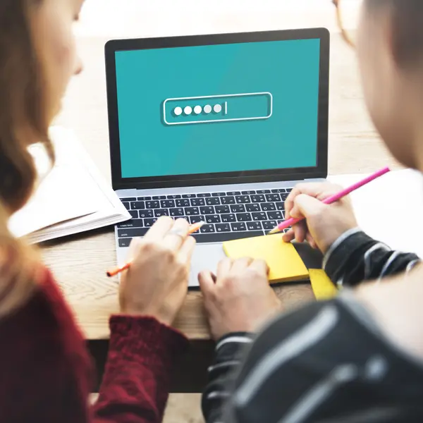 Mulheres com conceito de laptop — Fotografia de Stock