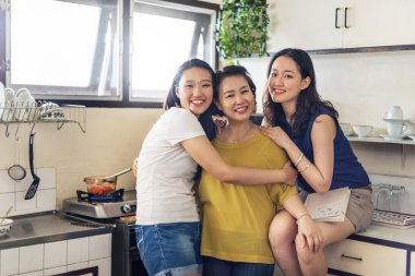 Kızı ve anne kavramı