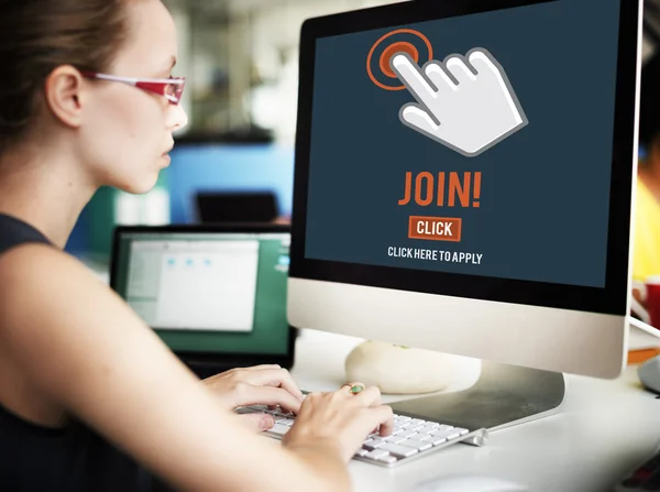 Businesswoman working on computer with join — Stock Photo, Image