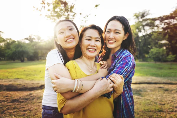 Töchter und Mutter Konzept — Stockfoto