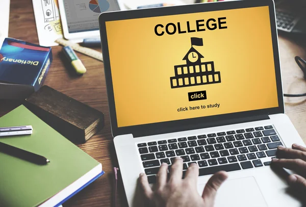 Laptop met college concept — Stockfoto