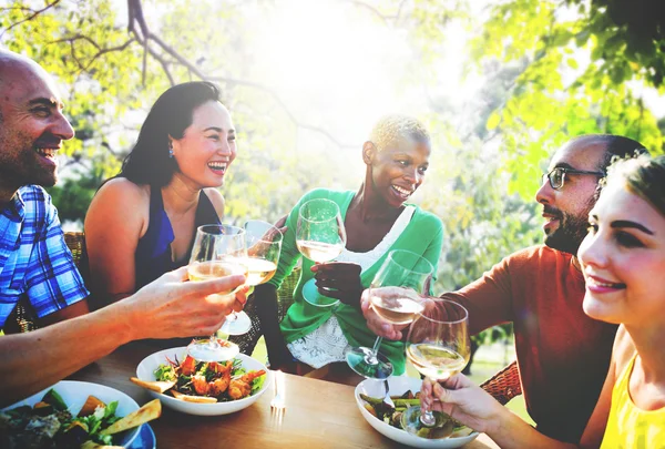 Arkadaşlarım dışarı asılı