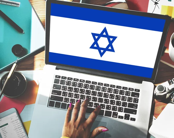 Laptop com bandeira israel no monitor — Fotografia de Stock