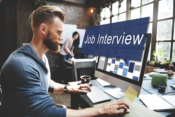 Anställningsintervju på datorskärm — Stockfoto