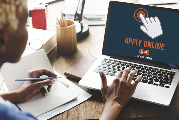 Woman working on laptop with apply online — Stock Photo, Image