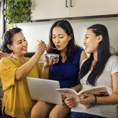  Anne ve çok güzel kızları