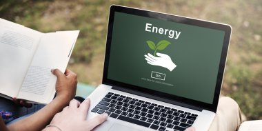 Öğrenciler internet'te sörf 