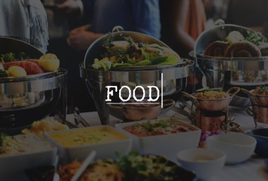 Masa çeşitli lezzetli yiyecek dolu