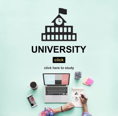 Üniversitesi ile masa üstünde laptop