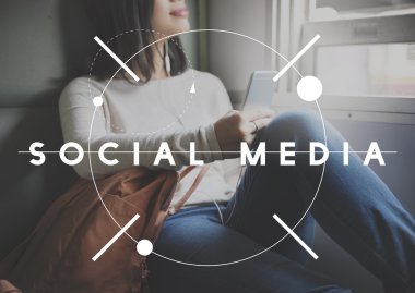 cep telefonu ve sosyal medya kadın ile