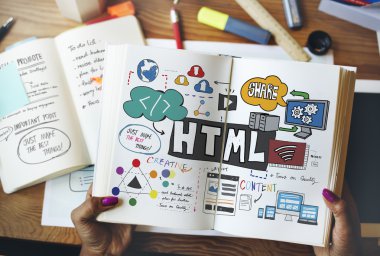 Evde kitabı olan kadın.