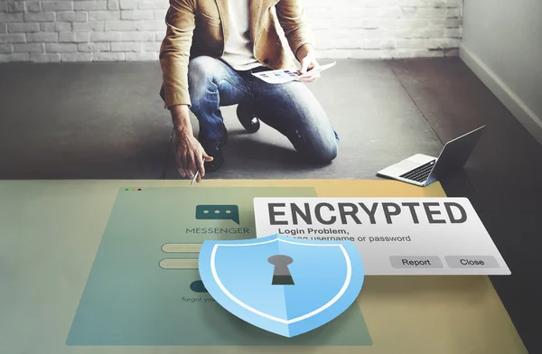 ビジネスマンの暗号化の操作 — ストック写真