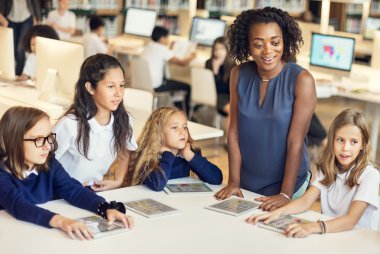 okulda ders sahip öğrenciler