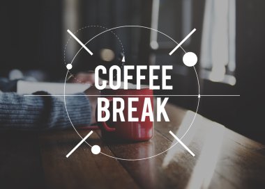 Kadın defter kahve molası ile yazma