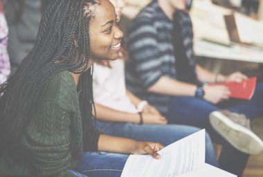 Sınıfta öğrenciler çalışma 