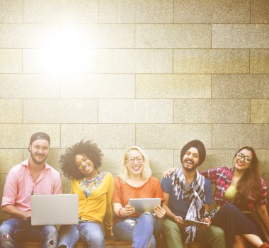 Dijital devises kullanan öğrenciler 