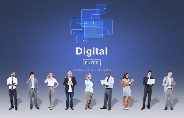 Business-Team mit digitalen Geräten — Stockfoto