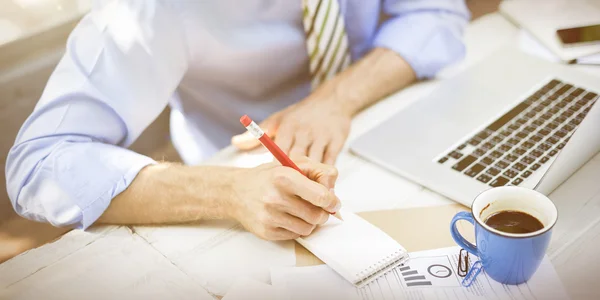 Geschäftsmann denkt Planungsstrategie — Stockfoto